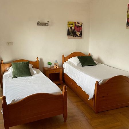 Hotel Ombre Bleue Du Figuier, Ailhon Extérieur photo