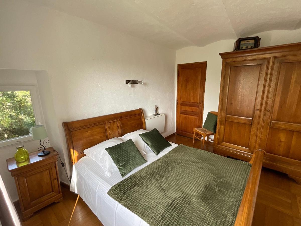 Hotel Ombre Bleue Du Figuier, Ailhon Extérieur photo